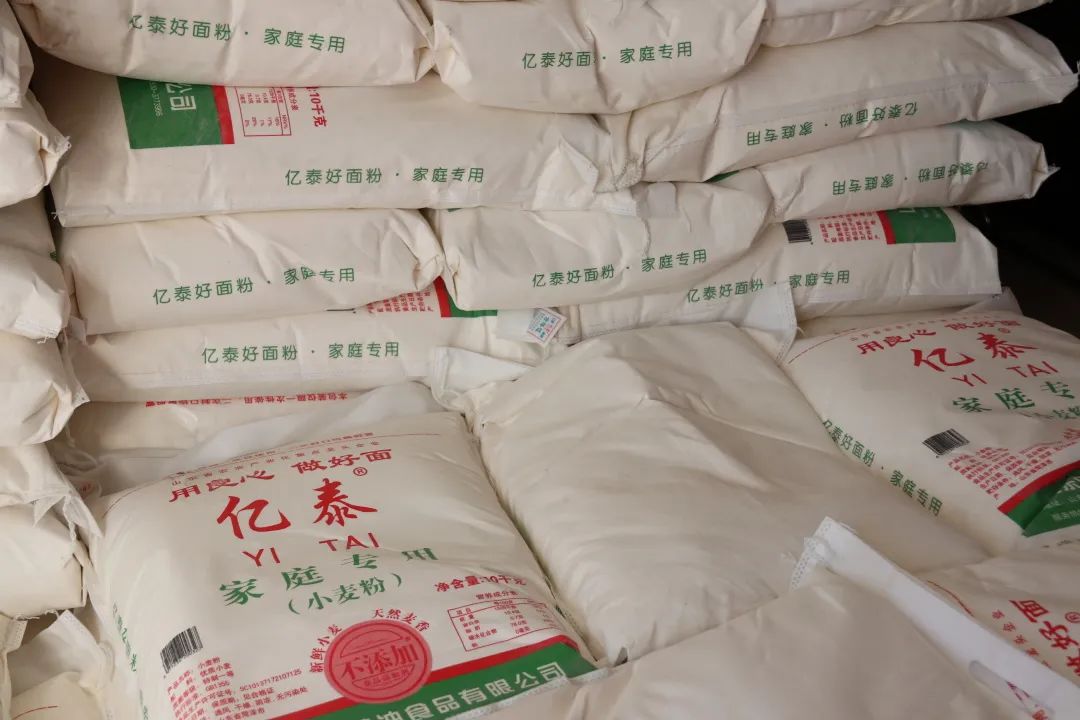 助力墟落振兴 共建优美家园 | 九洲国际复材走进卧龙村送上新春祝福 - 公司新闻 - 九洲国际