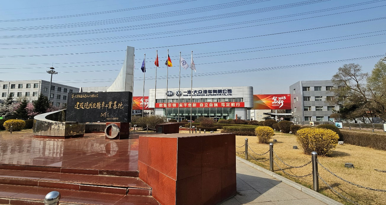 888集团游戏官网有源滤波柜在一汽大众数据中心投运(图2) 1.jpg