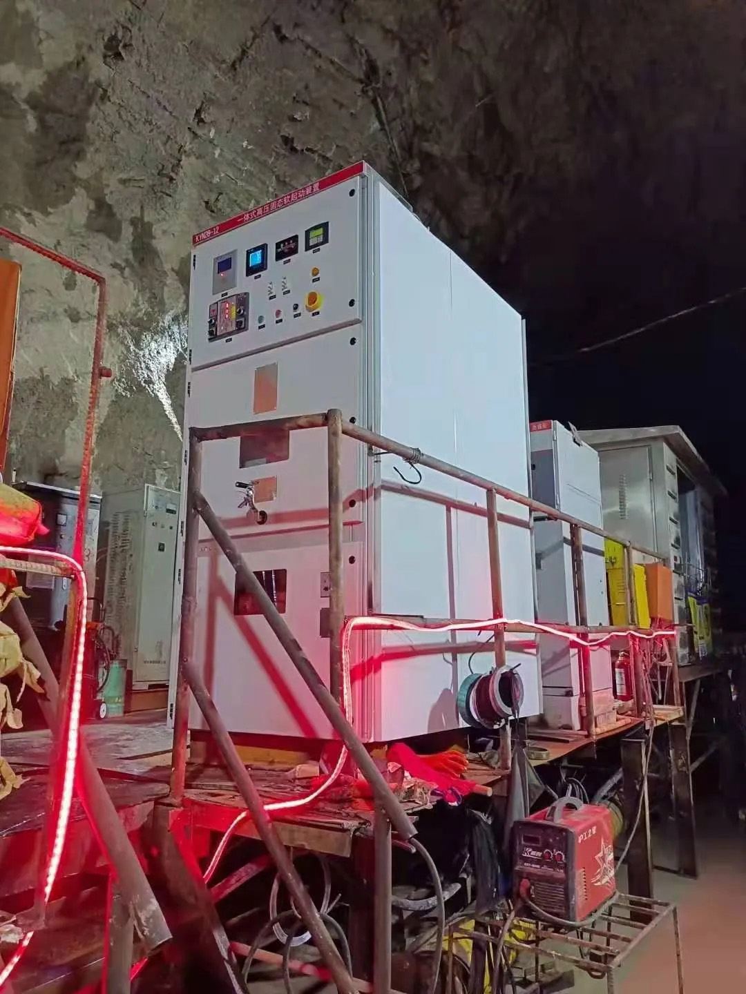 西驰高压软起动装置再度出现在重大水利工程现场(图3) 西驰高压软起动装置再度出现在重大水利工程现场(图3)