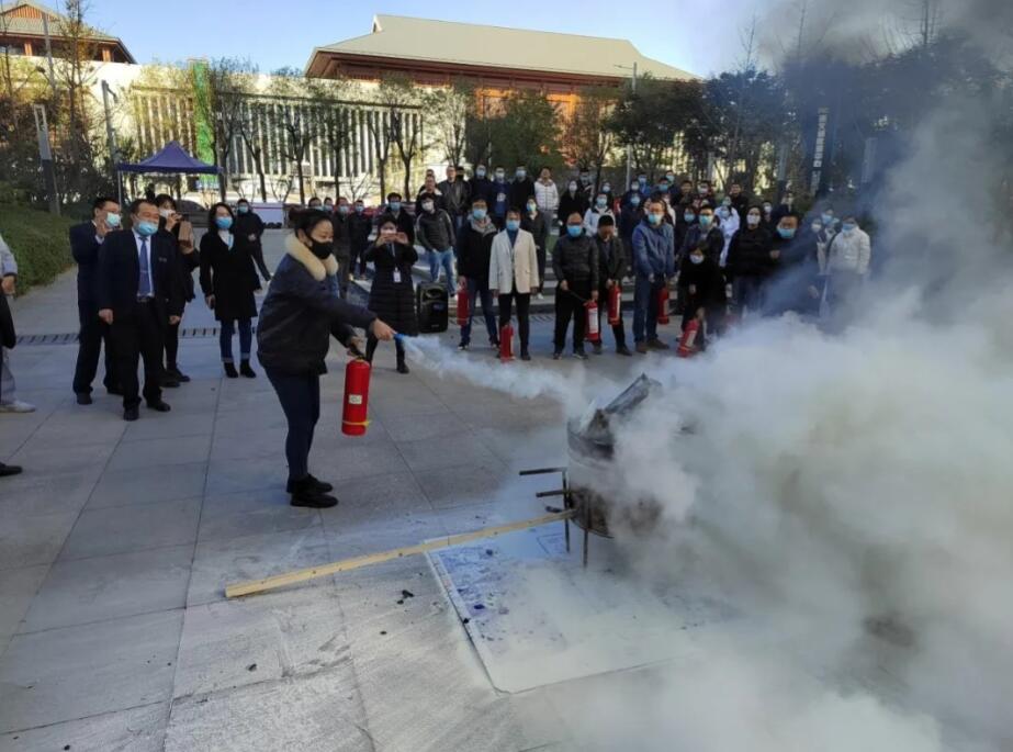 888集团游戏官网消防应急演练实录(图7) 888集团游戏官网消防应急演练实录(图7)